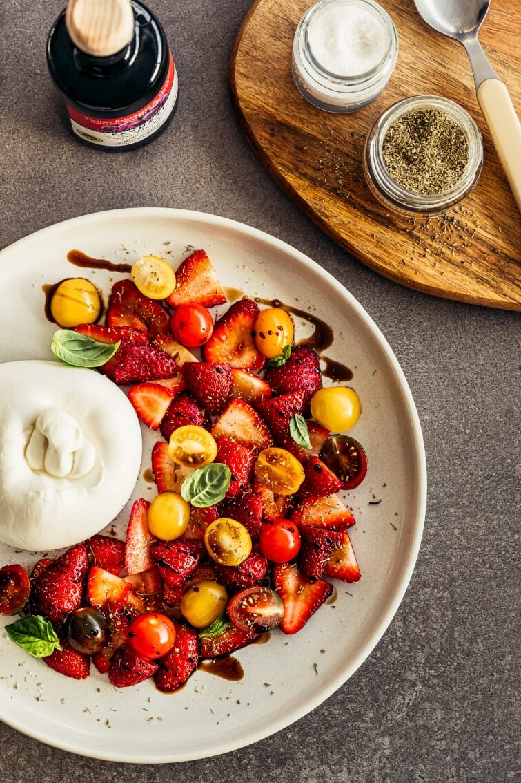 Strawberry and cherry tomato salad | Recipes | Favuzzi | Olive oils and fine Italian products | Deli