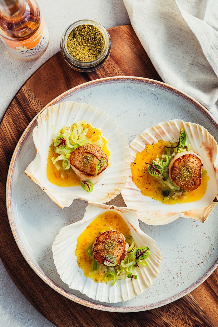 Panseared scallops with saffron beurre blanc Recipes Favuzzi