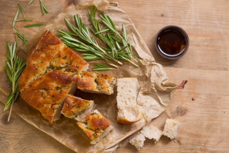 Plain Focaccia | Recipes | Favuzzi | Olive oils and fine Italian products | Delivery across Canada